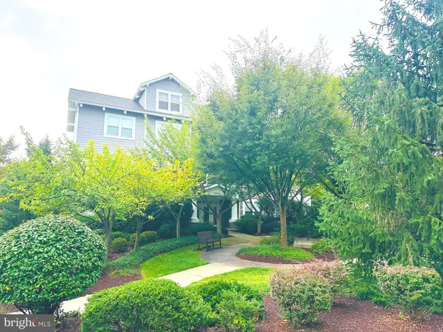 $2,350 | 12828 Clarksburg Square Road, Unit 303, Clarksburg, MD 20871