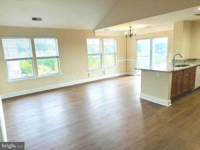 $2,350 | 12828 Clarksburg Square Road, Unit 303, Clarksburg, MD 20871