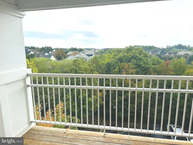 $2,350 | 12828 Clarksburg Square Road, Unit 303, Clarksburg, MD 20871