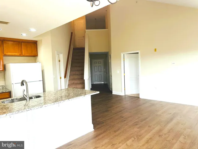 $2,350 | 12828 Clarksburg Square Road, Unit 303, Clarksburg, MD 20871