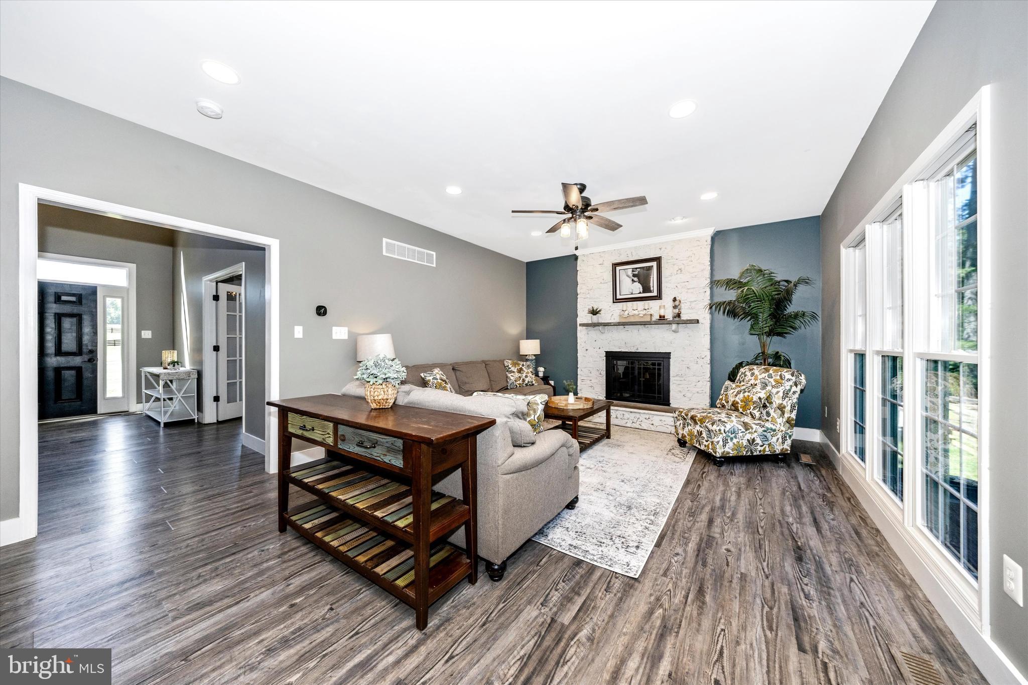 12551 New Windsor Road Union Bridge, MD 21791 - Photo 24 of 60 Living Area