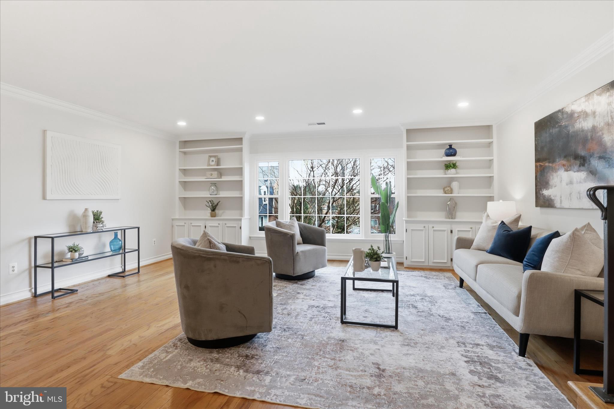 4851 Sangamore Road, Unit 25 Bethesda, MD 20816 - Photo 13 of 41 a living room with furniture and a wooden floor