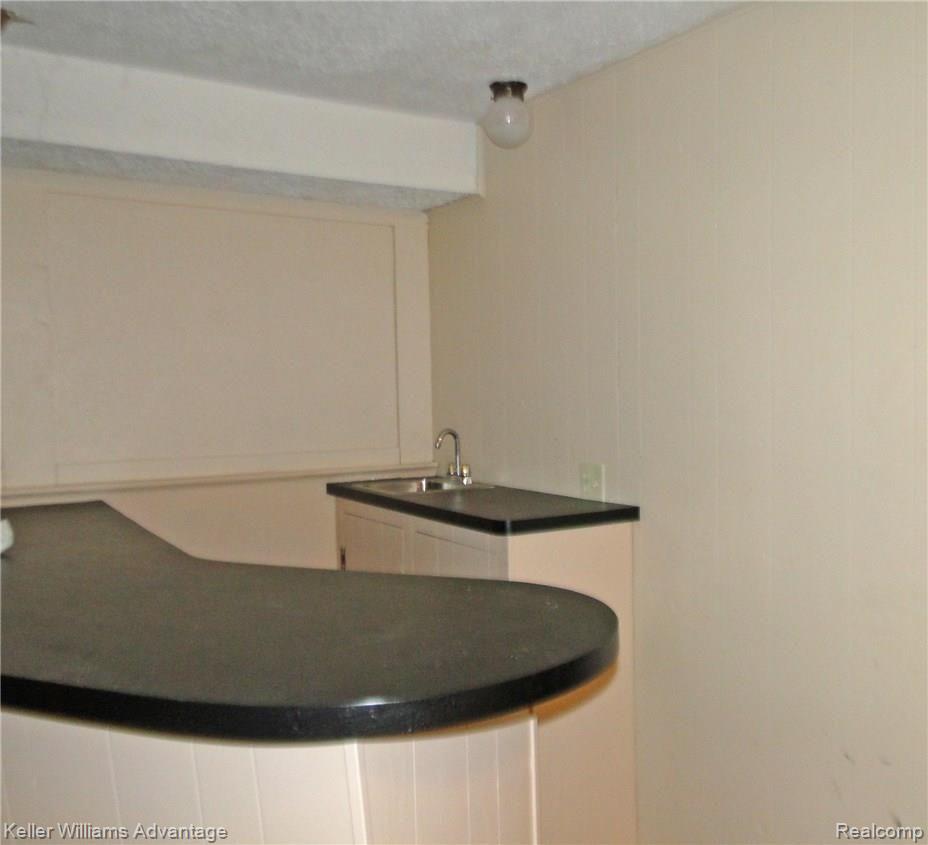 47215 Maben Road Canton, MI 48187 - Photo 8 of 20 Family Room 2.jpg