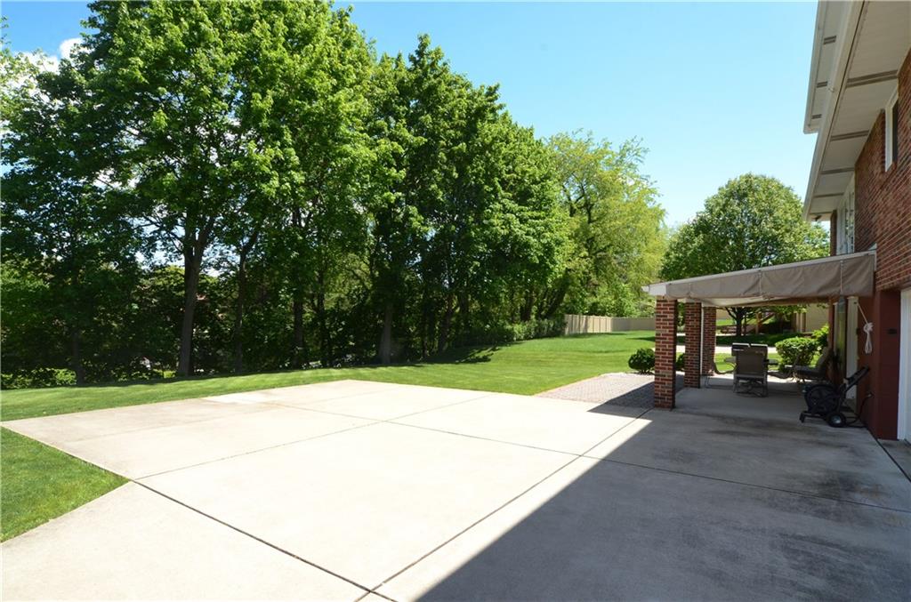 201 Lytton Road Coraopolis, PA 15108 - Photo 23 of 25 OVERSIZED CONCRETE DRIVEWAY.