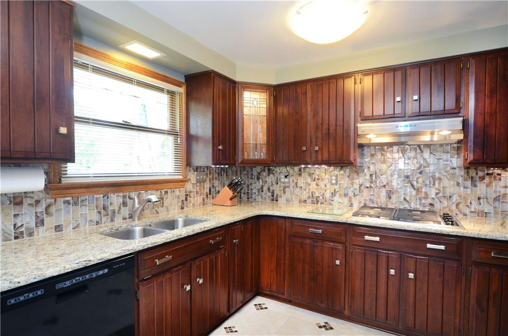 201 Lytton Road Coraopolis, PA 15108 - Photo 9 of 25 EVERYONE GATHERS IN THE KITCHEN!