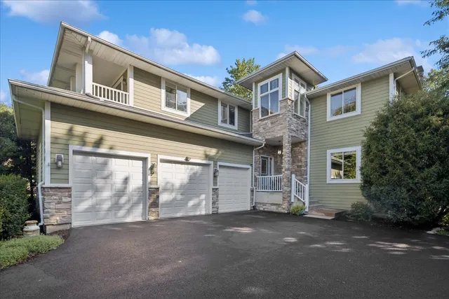 $724,900 | 980 Dakota Drive, Woodstock, IL 60098