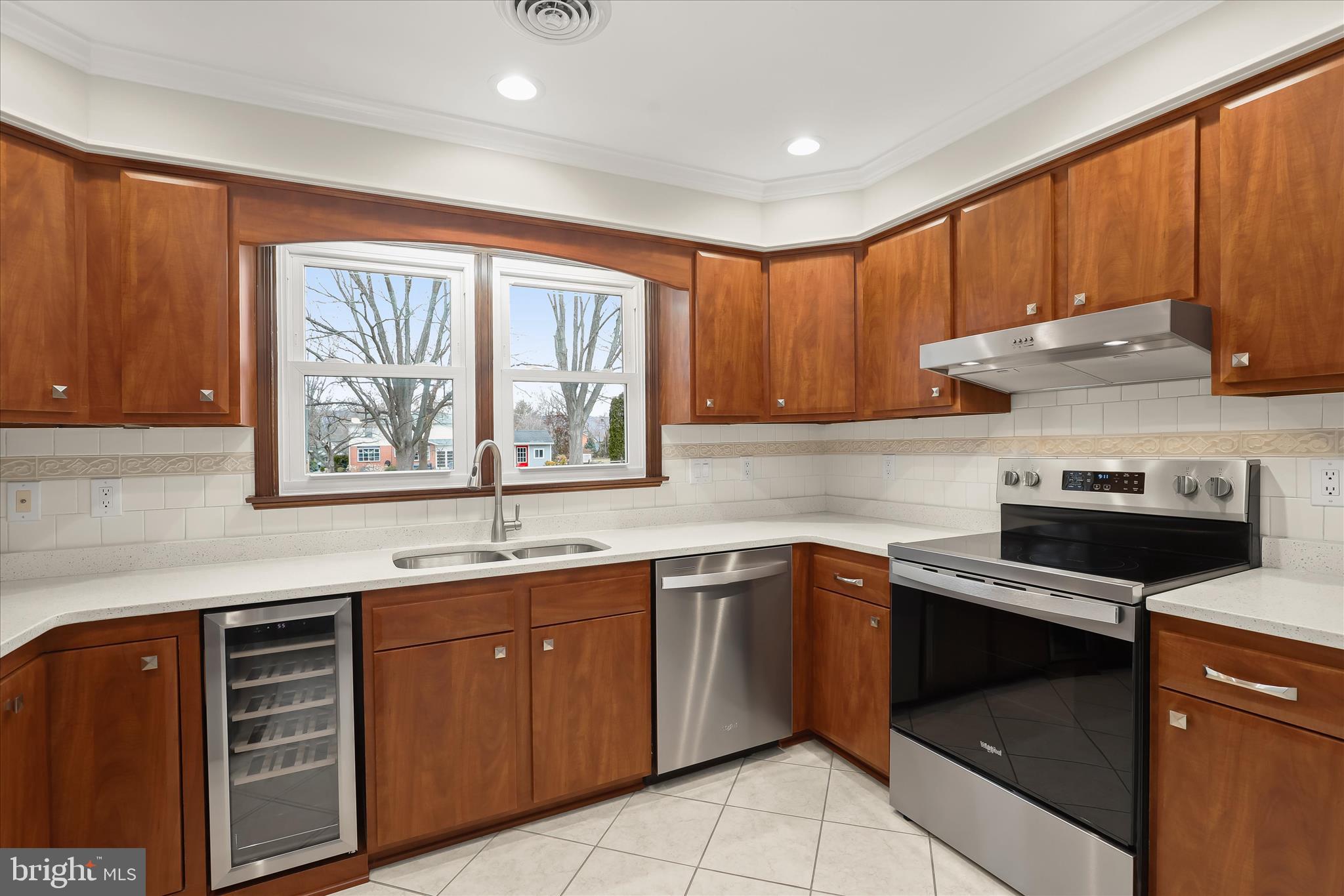 8004 Clearfield Road Frederick, MD 21702 - Photo 16 of 52 Wine Fridge - Stainless Steel Appliances