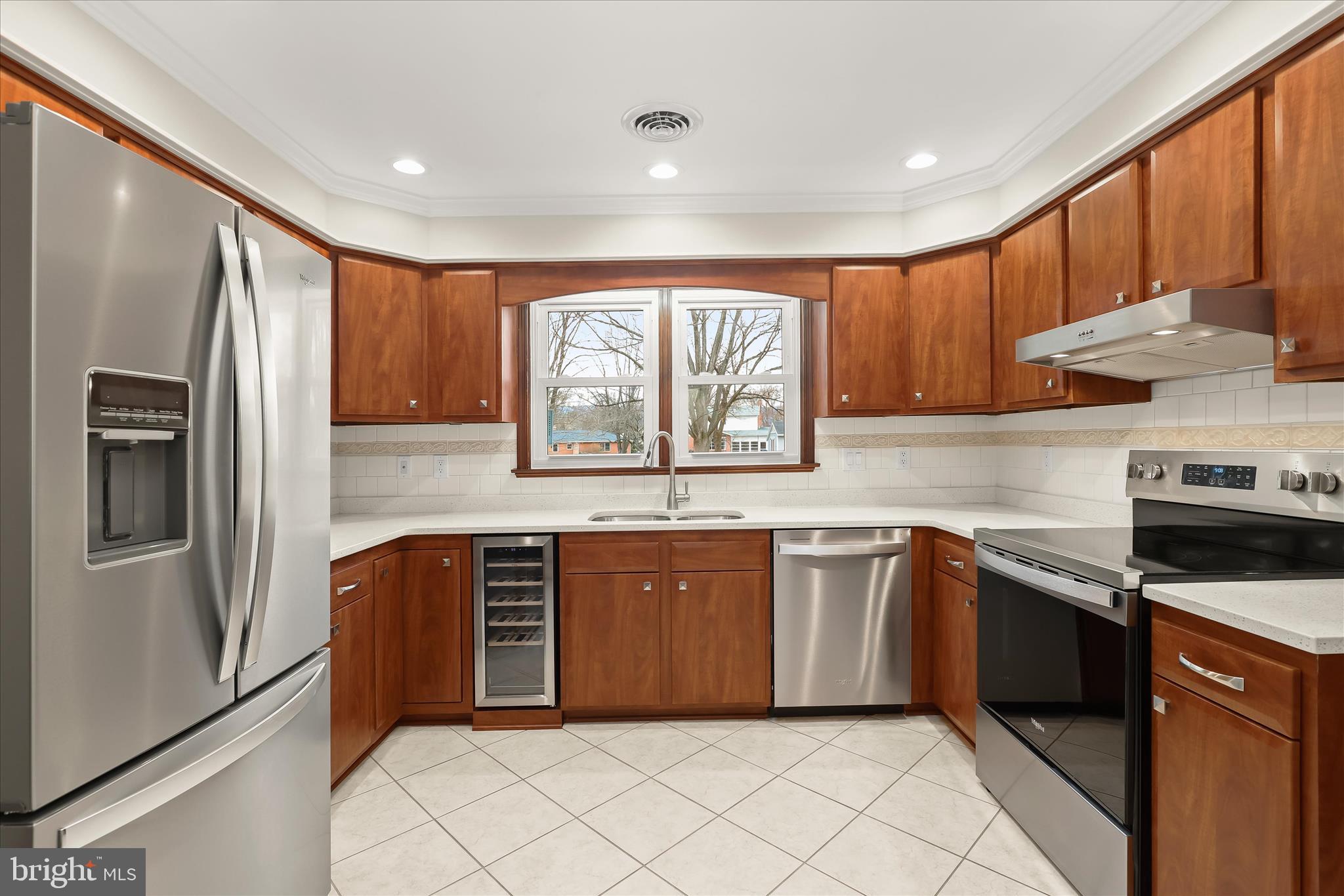 8004 Clearfield Road Frederick, MD 21702 - Photo 4 of 52 Quartz Countertops - Decorative Backsplash