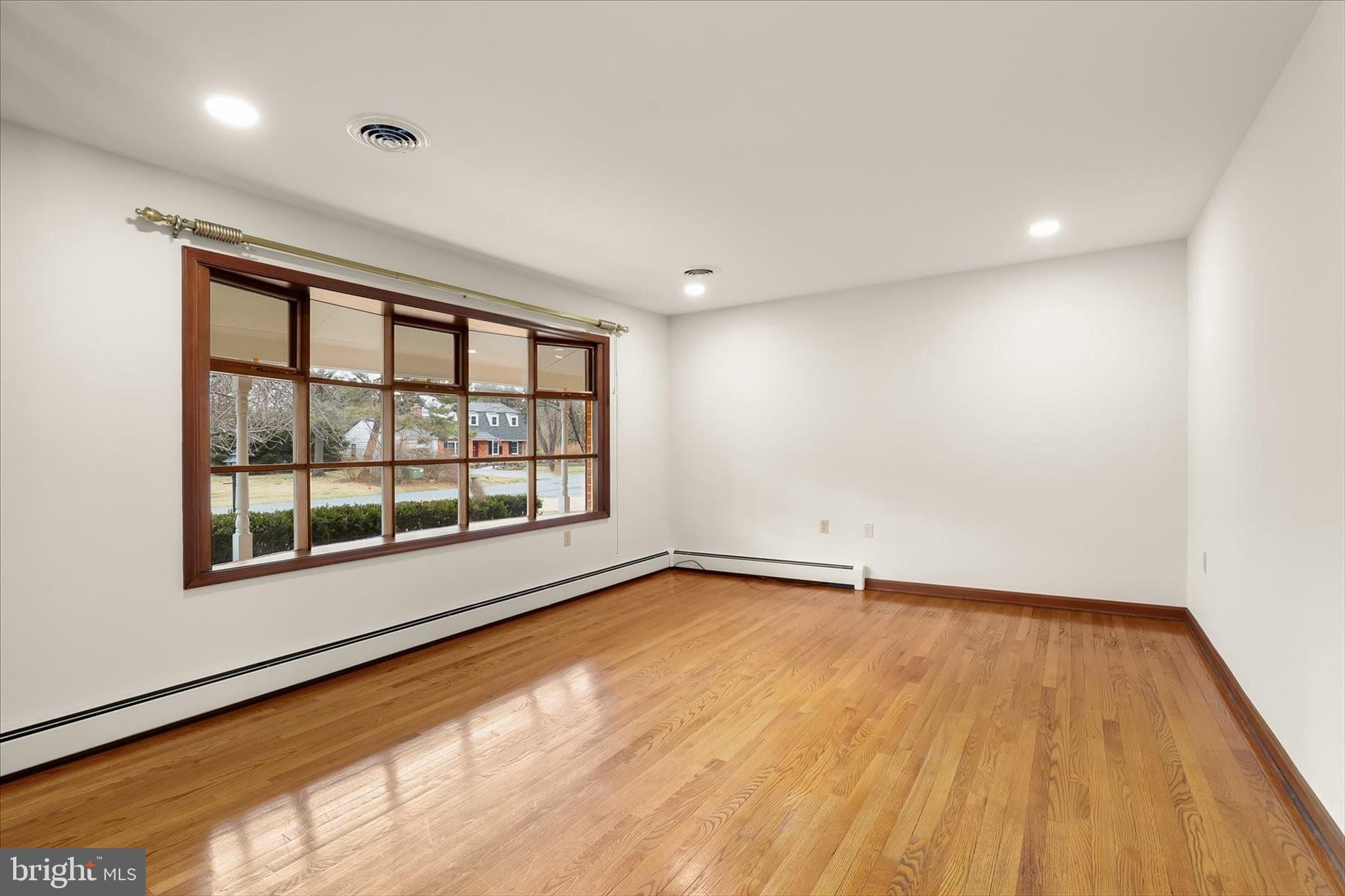 8004 Clearfield Road Frederick, MD 21702 - Photo 10 of 52 Living Room - Hardwood Floors