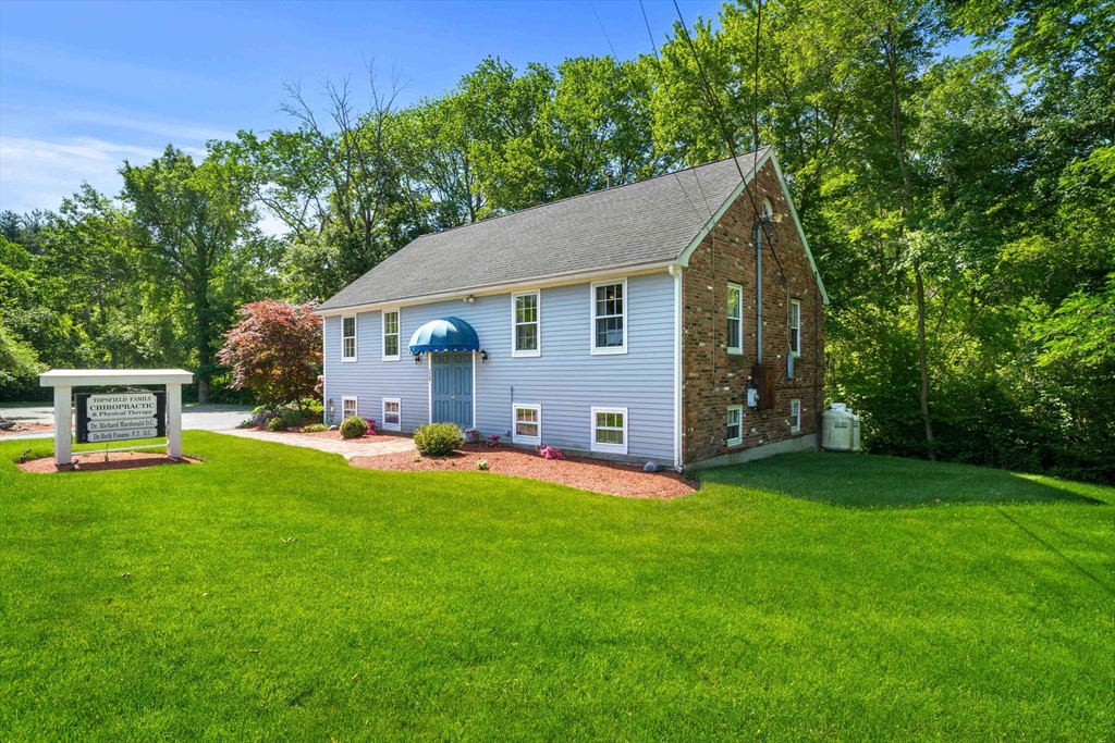125 Ipswich Road Topsfield, MA 01983 - Photo 3 of 22