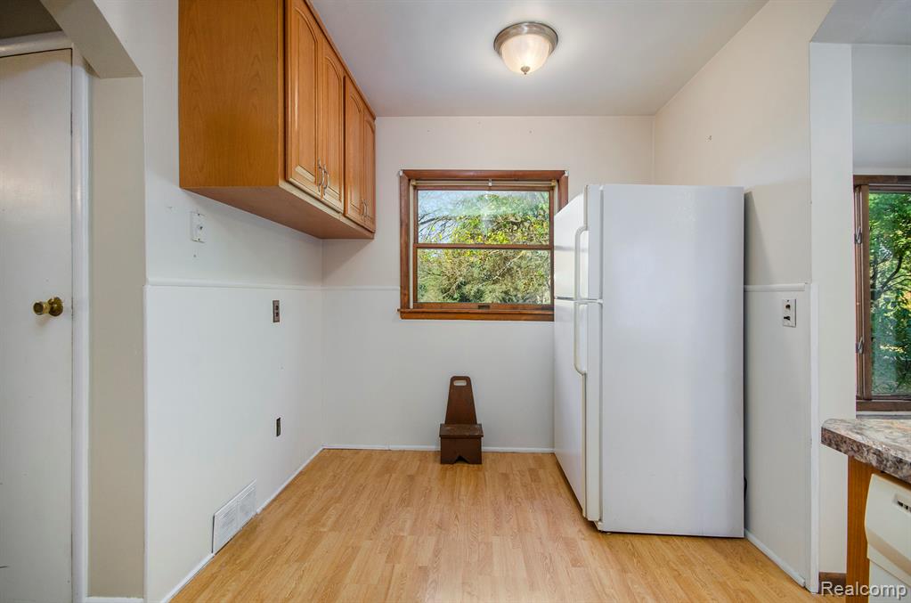 8344 Ellis Road Clarkston, MI 48348 - Photo 18 of 32