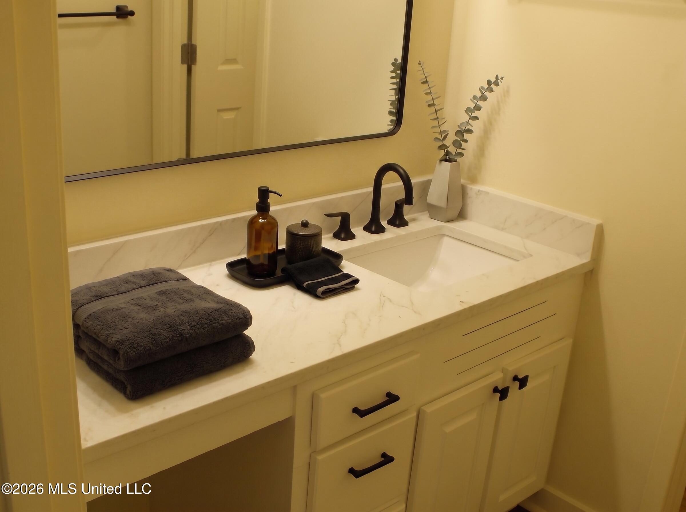4649 Old Lake Road Jackson, MS 39212 - Photo 16 of 21 hall bath