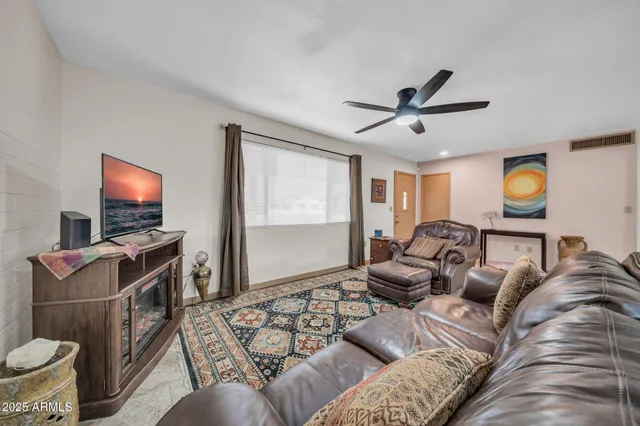 $285,000 | 10517 West Cumberland Drive, Sun City, AZ 85351