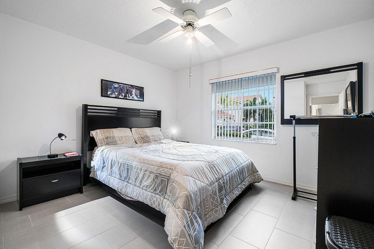 8675 Vía Reale Boca Raton, FL 33496 - Photo 19 of 28 023-8675ViaReale-BocaRaton-FL-small