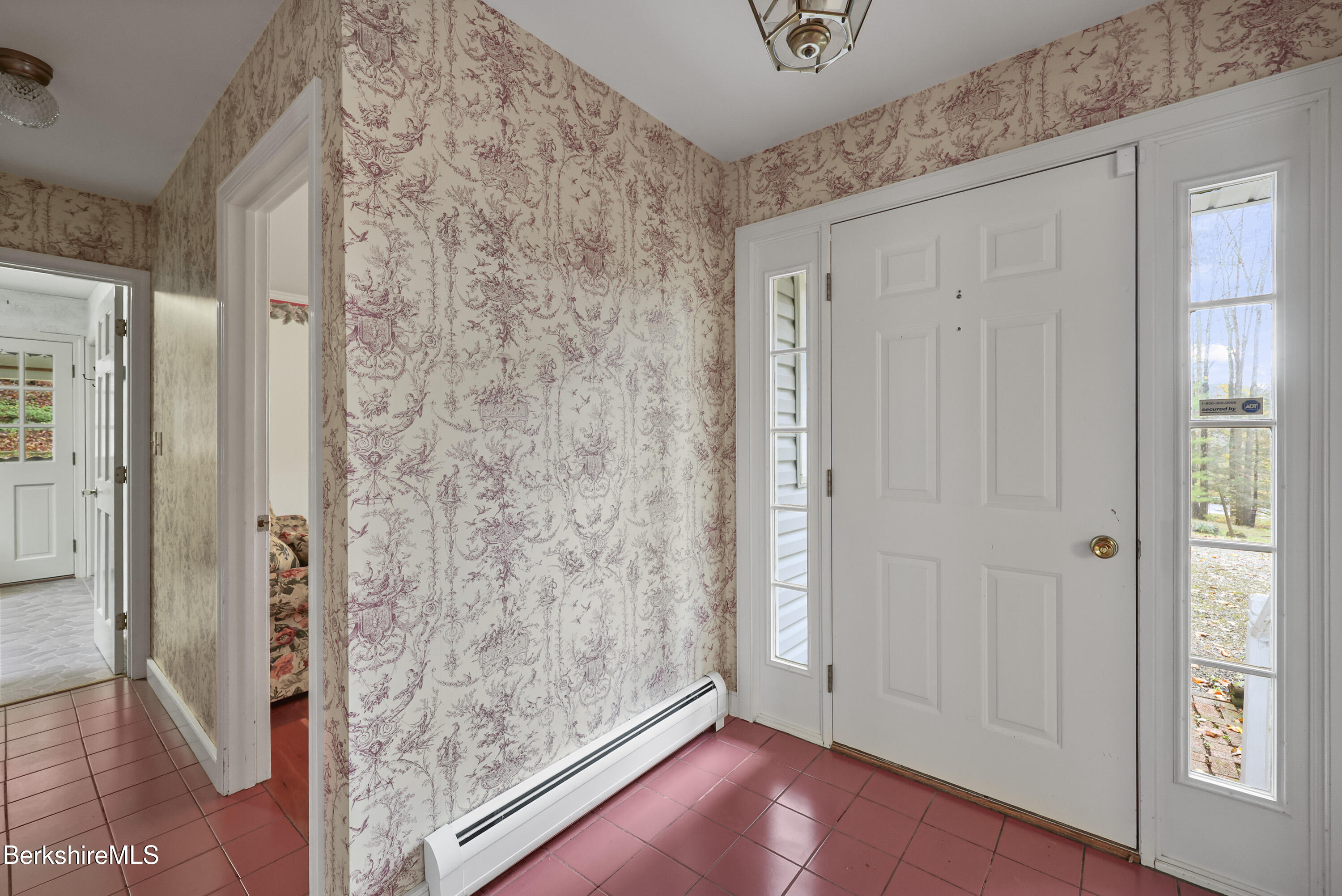 36 Glendale Road Stockbridge, MA 01262 - Photo 3 of 35 Foyer