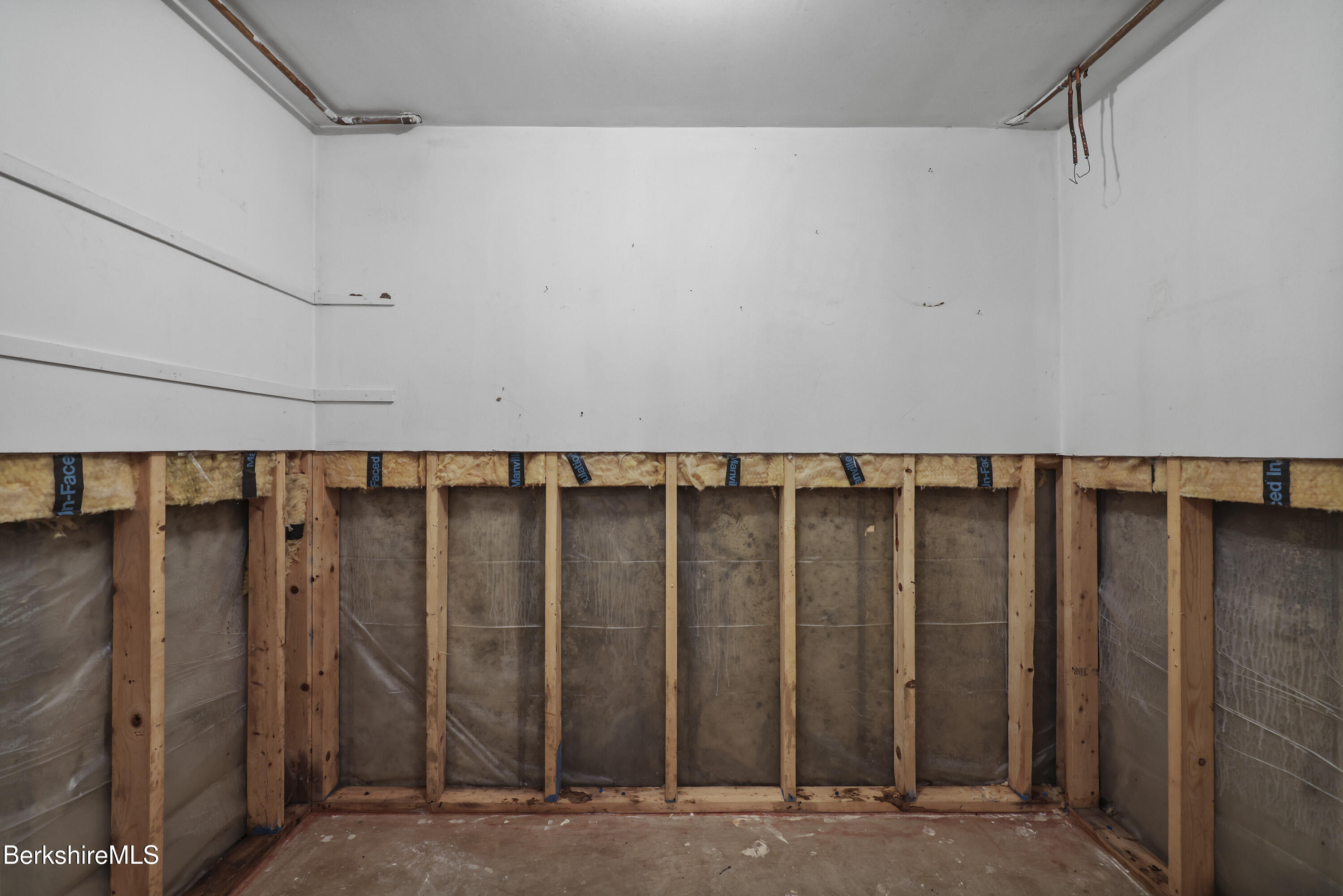 36 Glendale Road Stockbridge, MA 01262 - Photo 33 of 35 Lower level little room