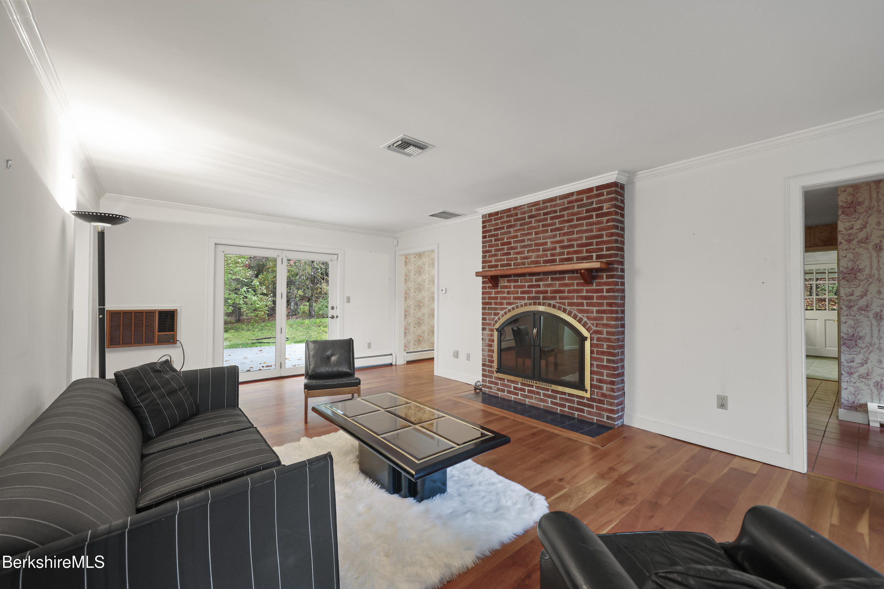 36 Glendale Road Stockbridge, MA 01262 - Photo 4 of 35 Living Room1