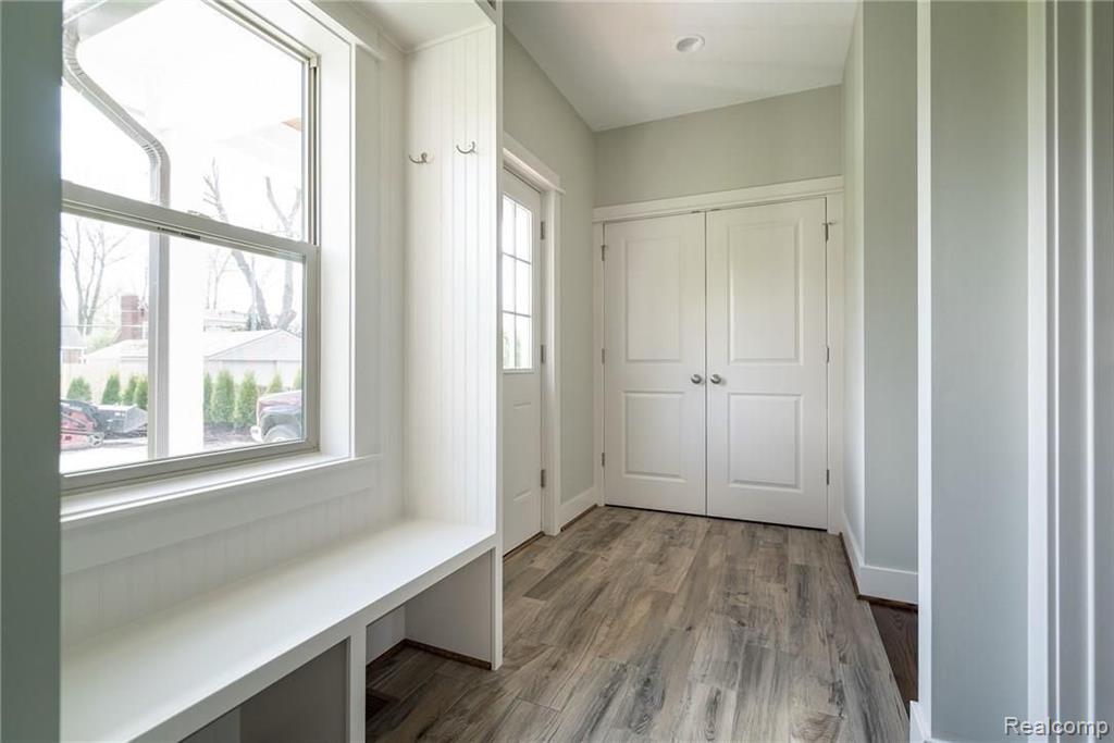 339 Lothrop Road Grosse Pointe Farms, MI 48236 - Photo 11 of 31