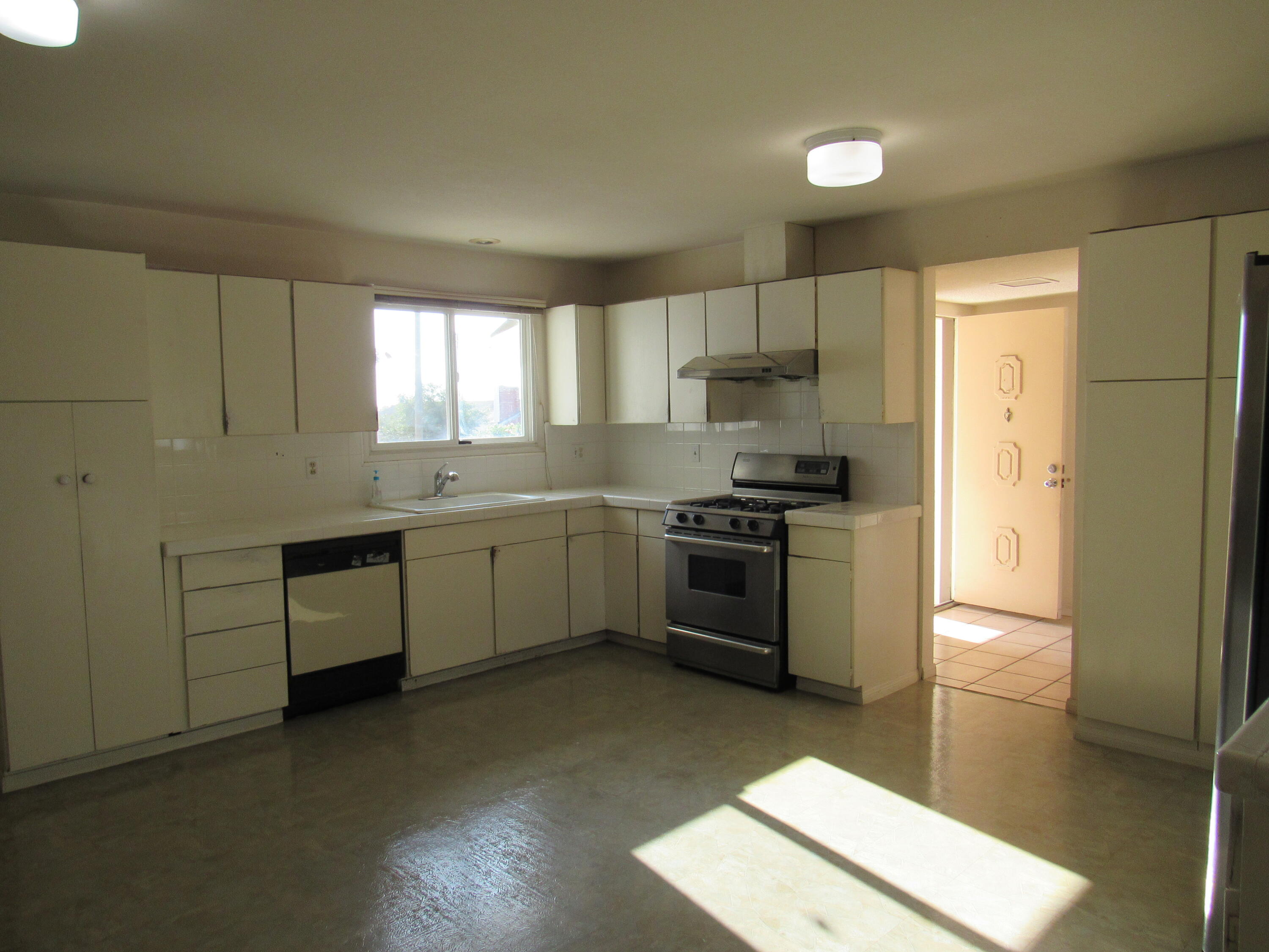 343 Salida Del Sol Santa Barbara, CA 93109 - Photo 9 of 20 a kitchen with a sink stove and refrigerator