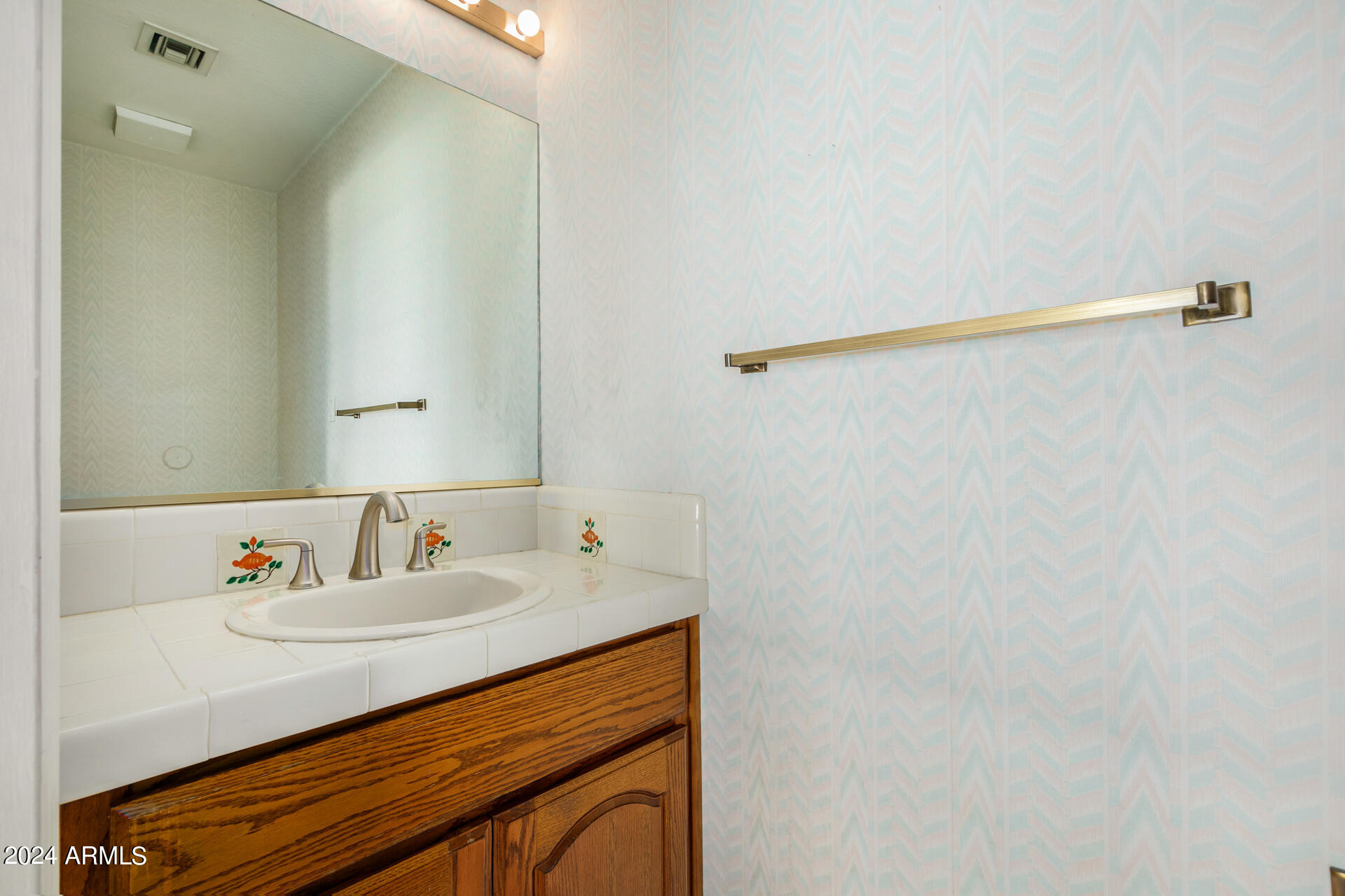 228 West Royal Palm Road Phoenix, AZ 85021 - Photo 11 of 63 0015-15 - Royal Palm