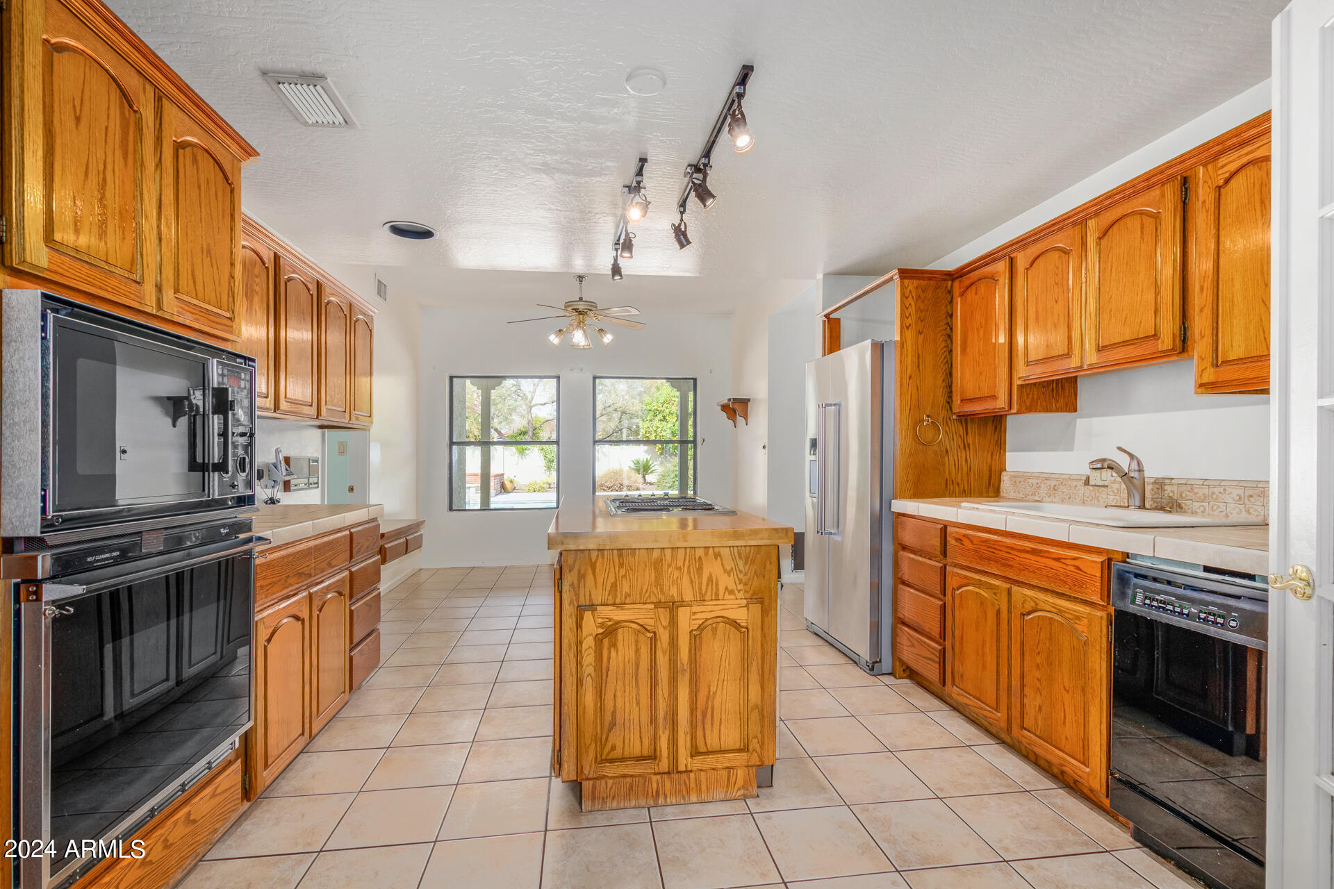228 West Royal Palm Road Phoenix, AZ 85021 - Photo 15 of 63 0011-11 - Royal Palm