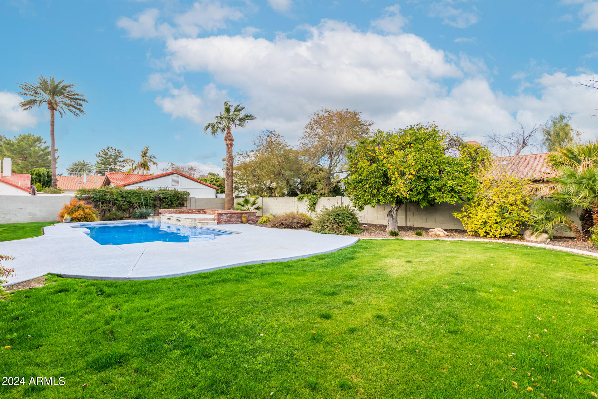 228 West Royal Palm Road Phoenix, AZ 85021 - Photo 4 of 63 0049-49 - Royal Palm