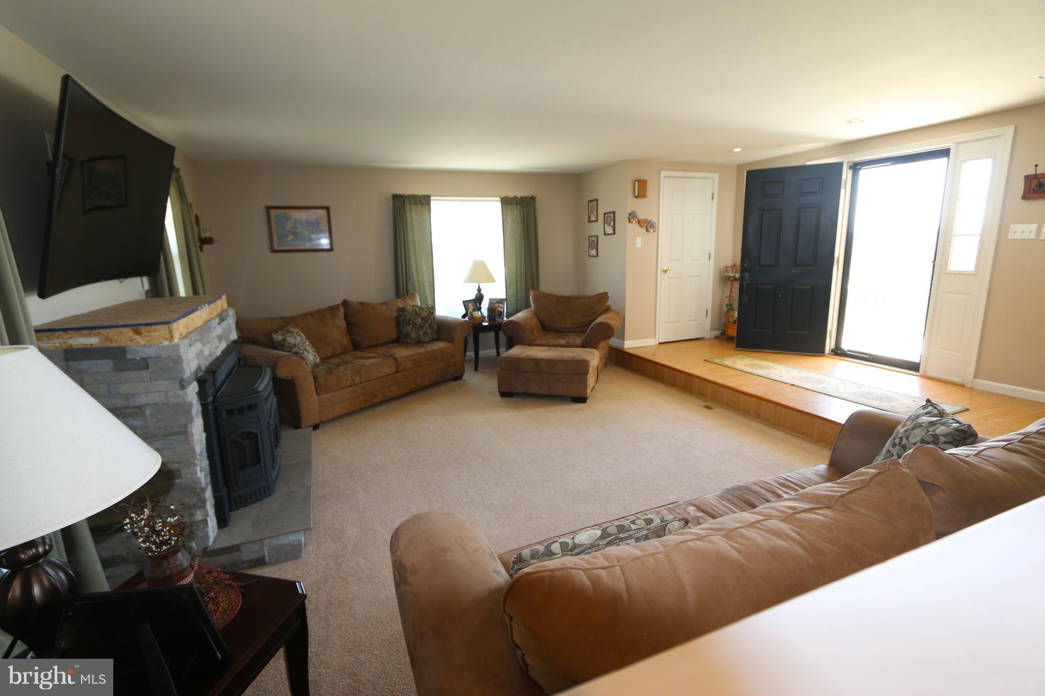 14921 Falling Waters Road Williamsport, MD 21795 - Photo 8 of 30 Living Room
