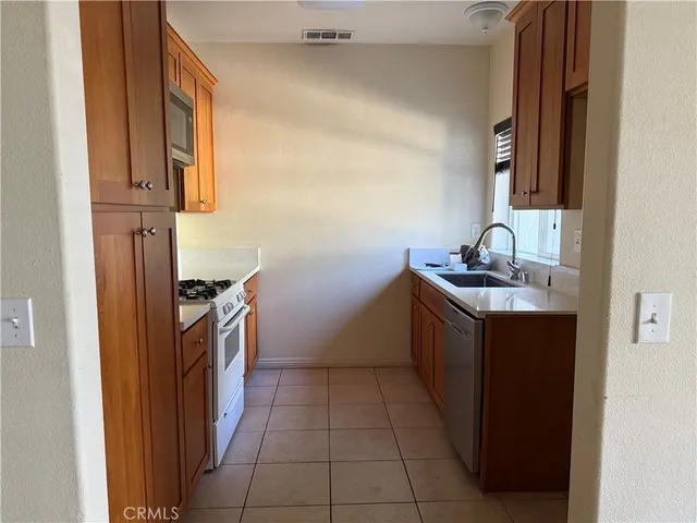 $2,700 | 1555 Orange Street, Unit 1002, Redlands, CA 92374