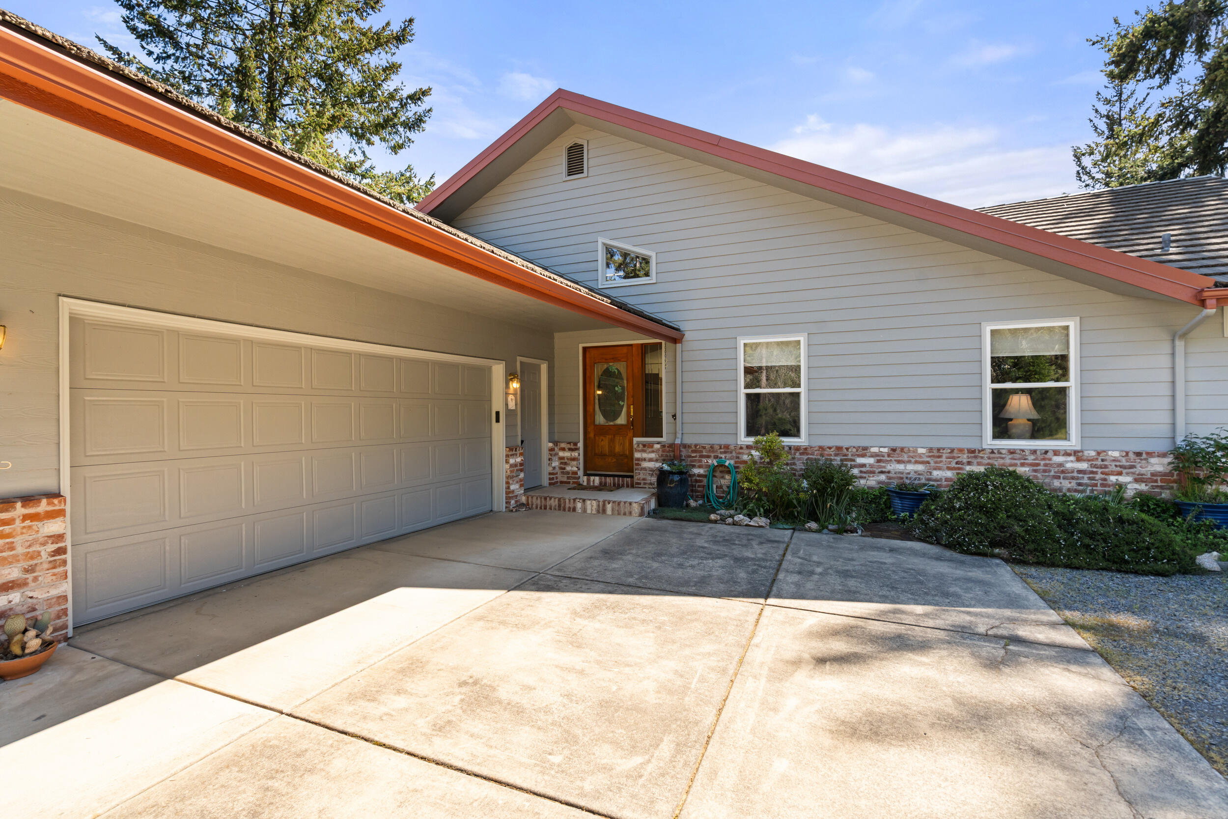 9302 Yank Gulch Road Talent, OR 97540 - Photo 5 of 37 a house view with a outdoor space