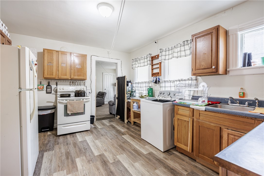 39 Austin Street, Unit 39 Rochester, NY 14606 - Photo 11 of 29 39 up- kitchen