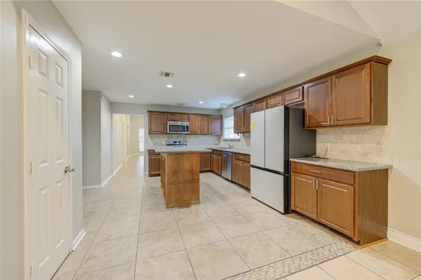 $1,850 | 1606 Quail Run, Brookshire, TX 77423