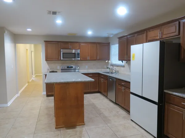 $1,850 | 1606 Quail Run, Brookshire, TX 77423