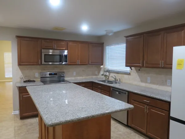 $1,850 | 1606 Quail Run, Brookshire, TX 77423