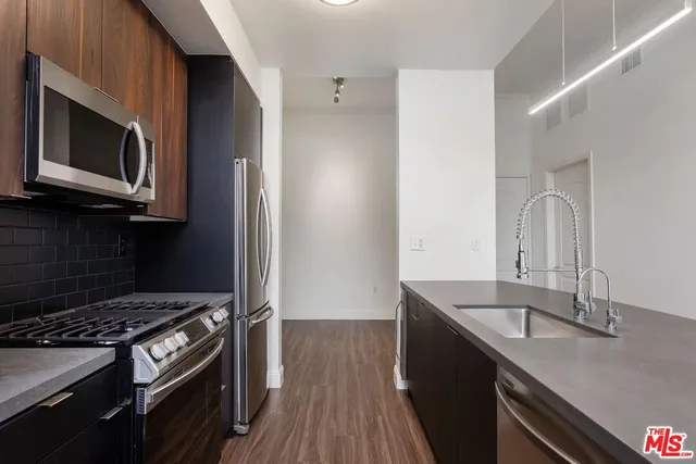 $5,916 | 5710 Crescent Park East, Unit 337, Playa Vista, CA 90094