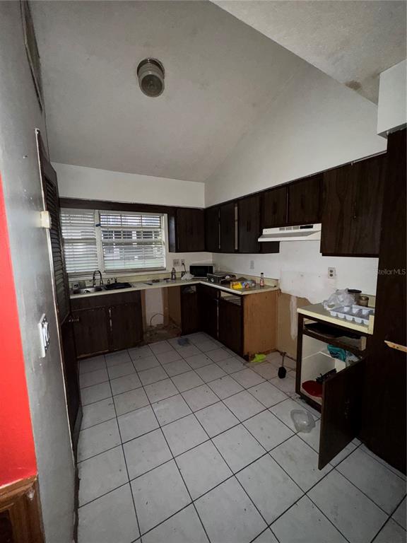 11001 Southeast Sunset Harbor Road, Unit D21 Summerfield, FL 34491 - Photo 9 of 15 a kitchen with stainless steel appliances a stove a sink and a refrigerator