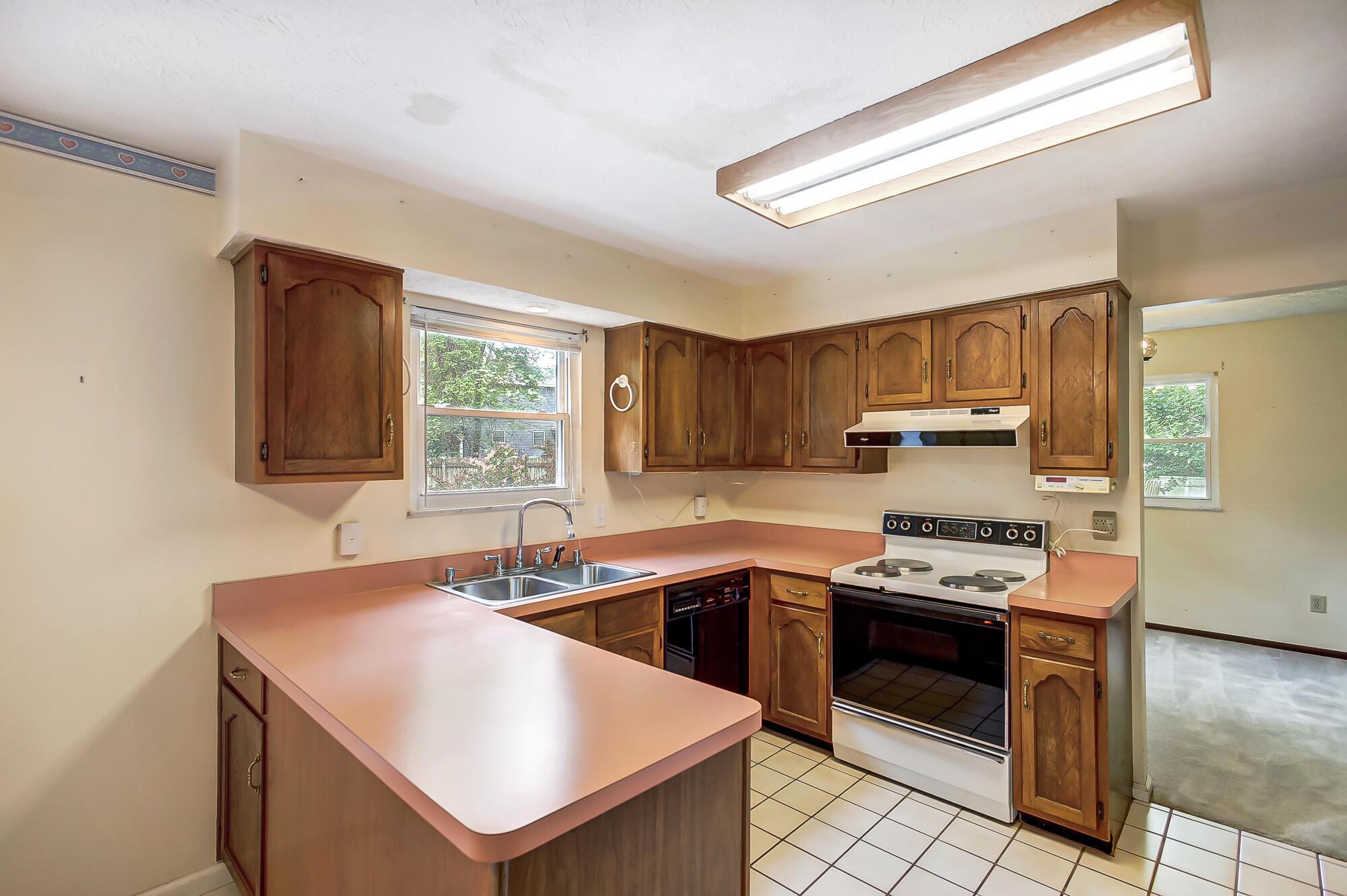 577 Rosehill Road Reynoldsburg, OH 43068 - Photo 16 of 51 016