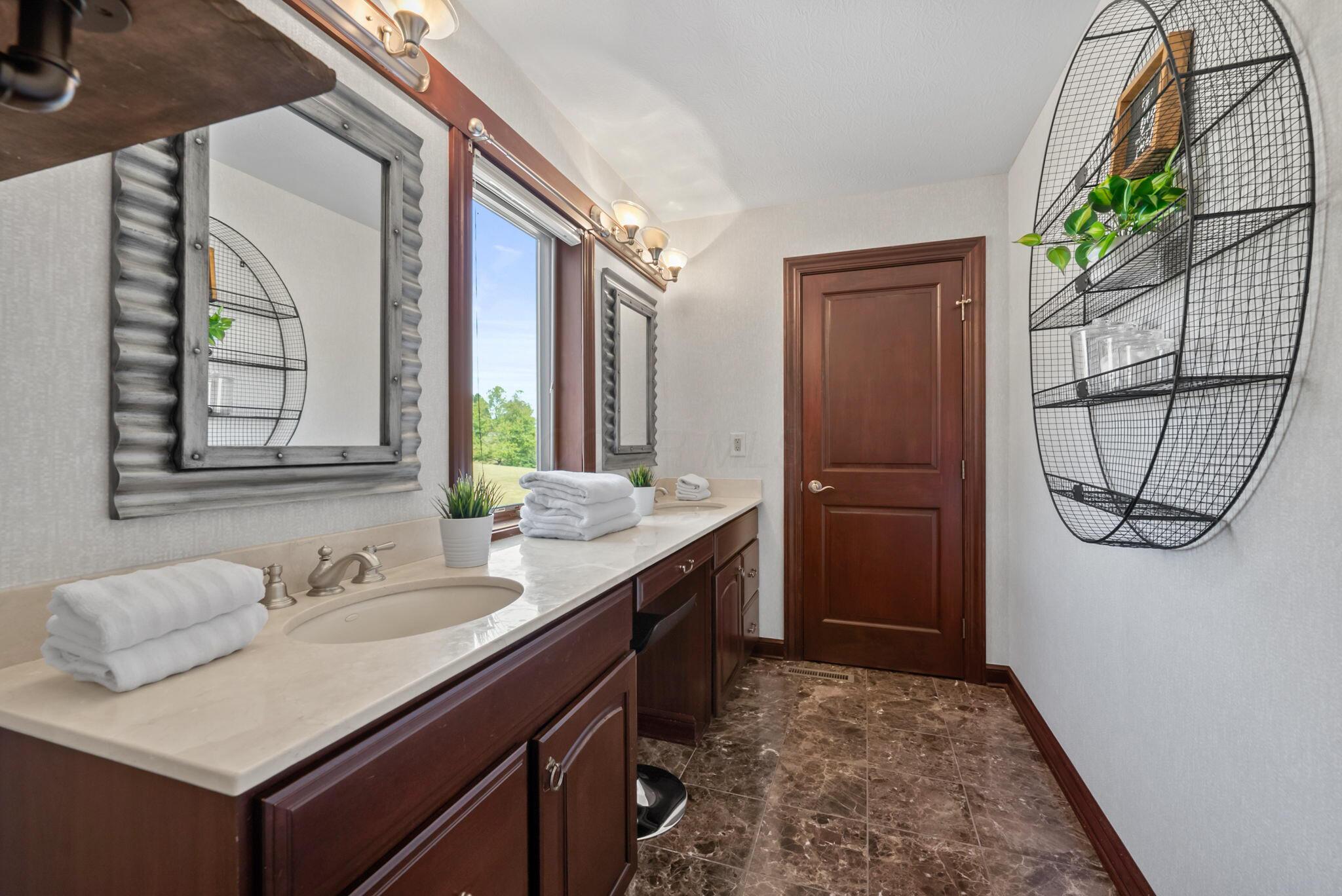 17980 Gambier Road Mount Vernon, OH 43050 - Photo 46 of 123 Full Bathroom