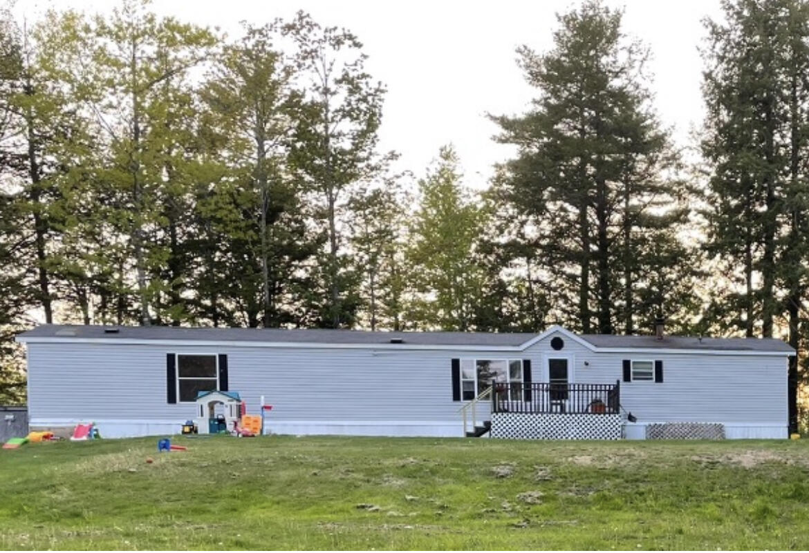 195 South Hunts Meadow Road Pittston, ME 04345 - Photo 1 of 37 front view