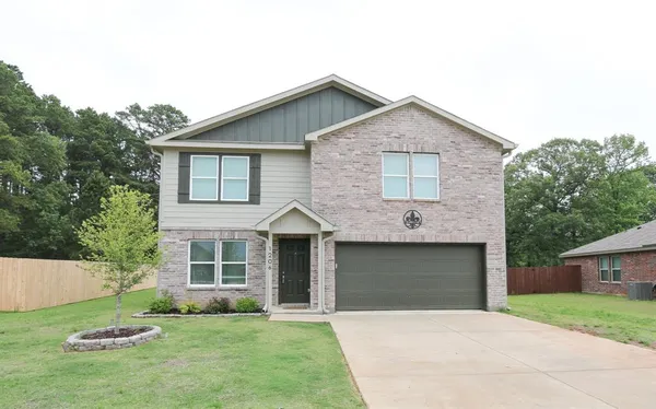 $299,999 | 1206 North River Oaks Lane, Chandler, TX 75758