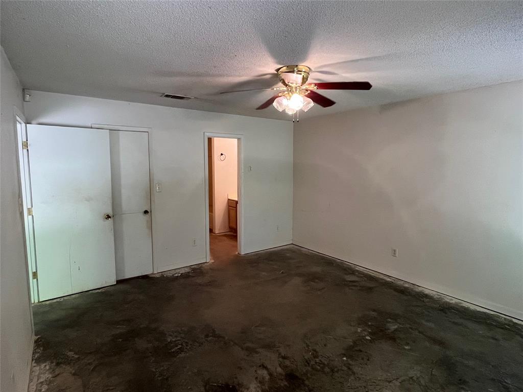 105 East Foggle Street Athens, TX 75751 - Photo 13 of 21 a view of an empty room