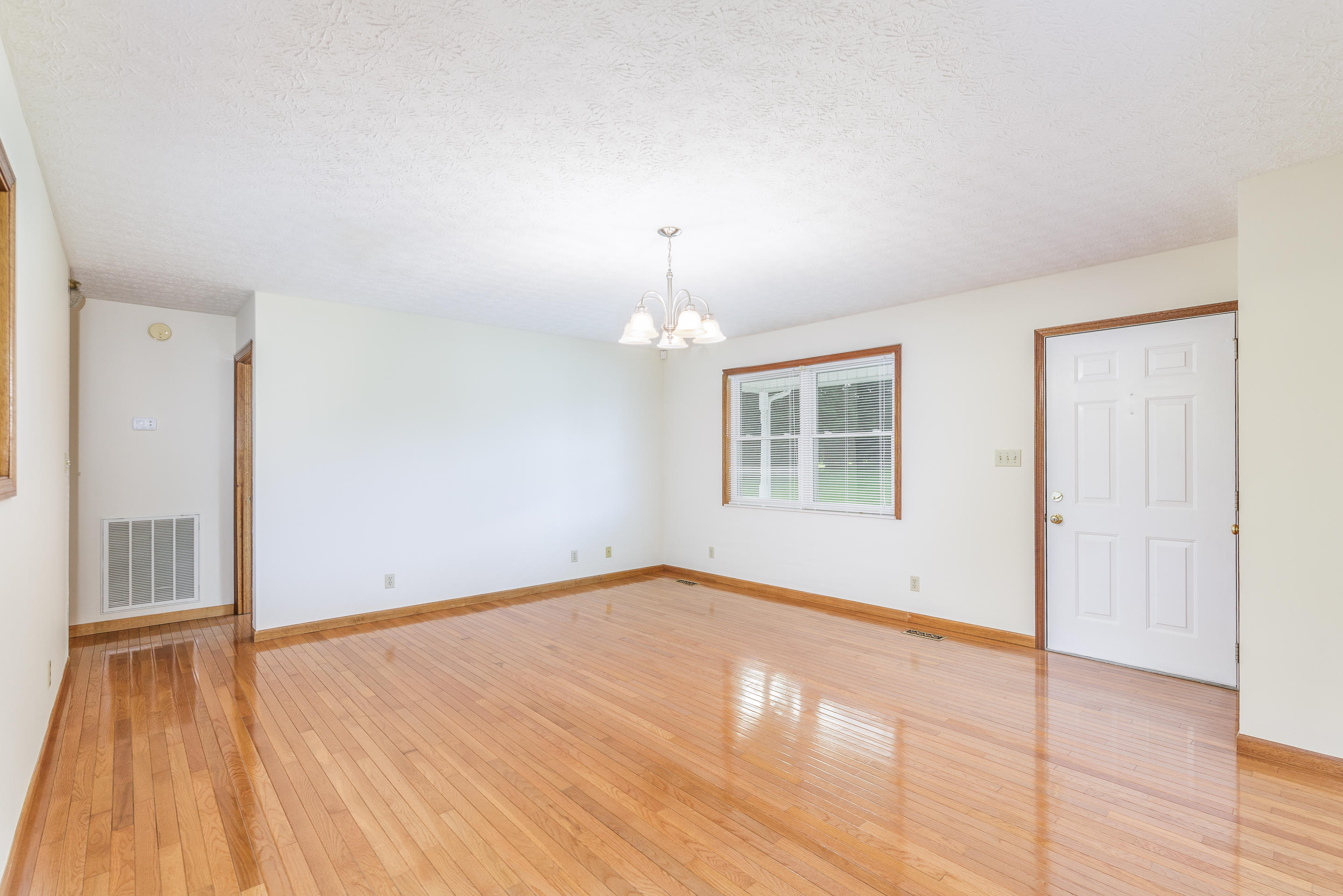 3926 Morganton Road Maryville, TN 37801 - Photo 5 of 23 living room- entrance_