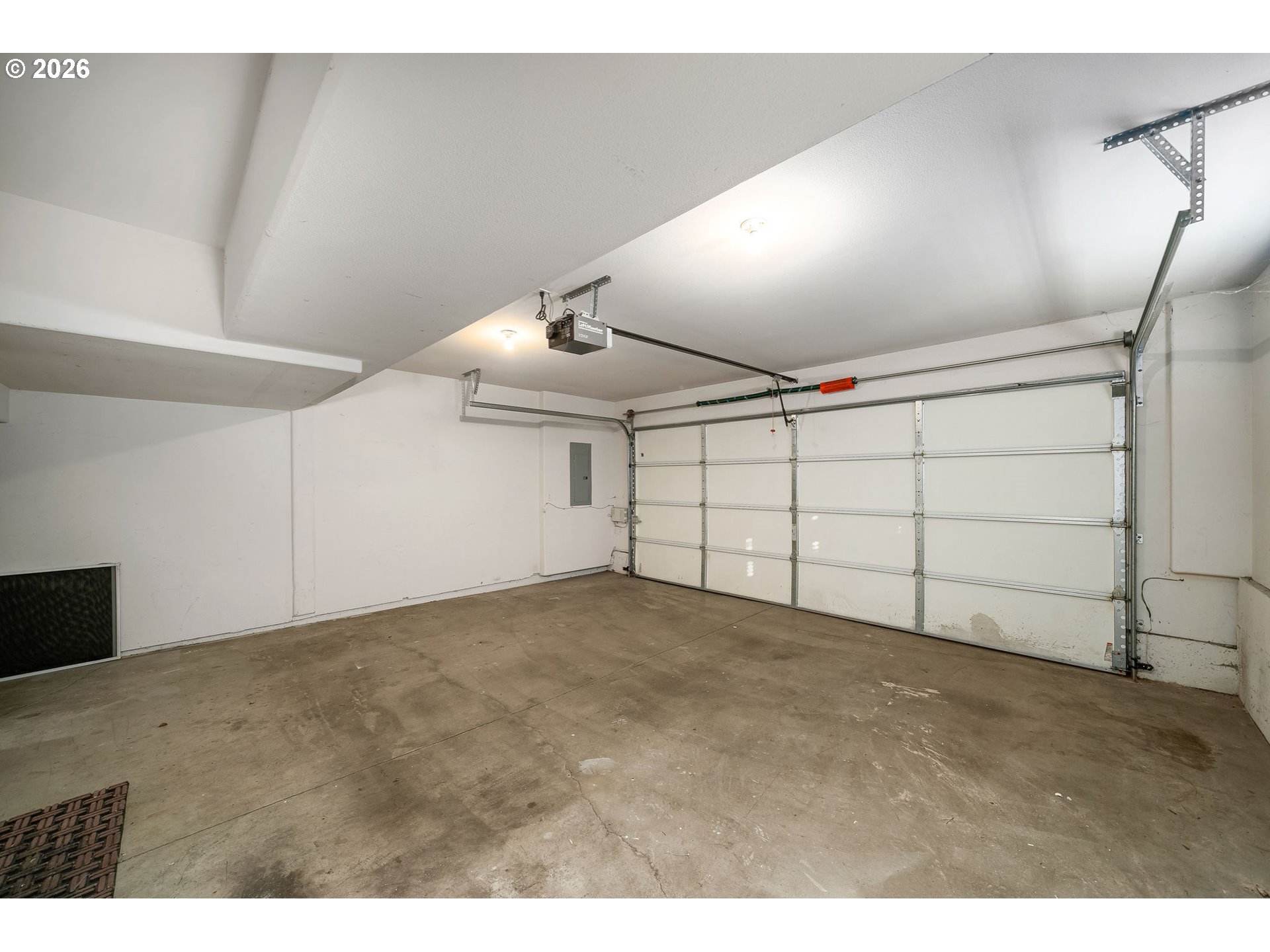 1190 Southwest 162nd Avenue Beaverton, OR 97006 - Photo 33 of 36 a view of an empty room