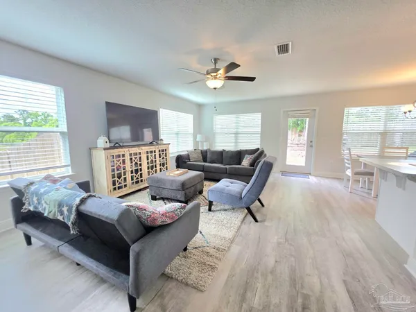 $2,200 | 380 Hilburn Lane, Pensacola, FL 32504