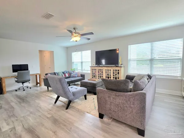 $2,200 | 380 Hilburn Lane, Pensacola, FL 32504