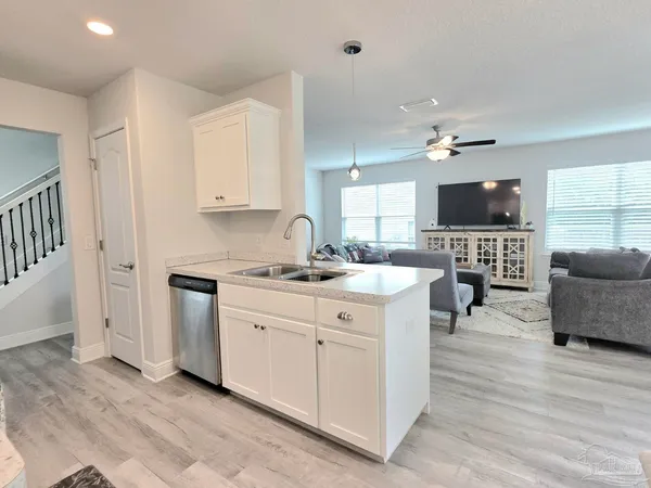 $2,200 | 380 Hilburn Lane, Pensacola, FL 32504