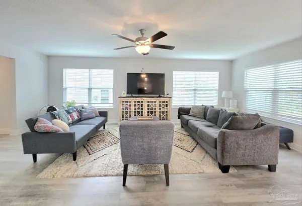 $2,200 | 380 Hilburn Lane, Pensacola, FL 32504