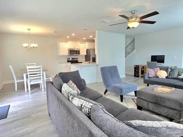 $2,200 | 380 Hilburn Lane, Pensacola, FL 32504