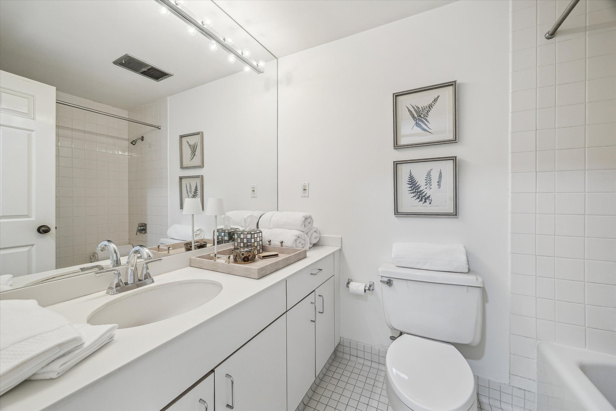 2001 Holcombe Boulevard, Unit 504 Houston, TX 77030 - Photo 14 of 38 a bathroom with a toilet a sink and mirror