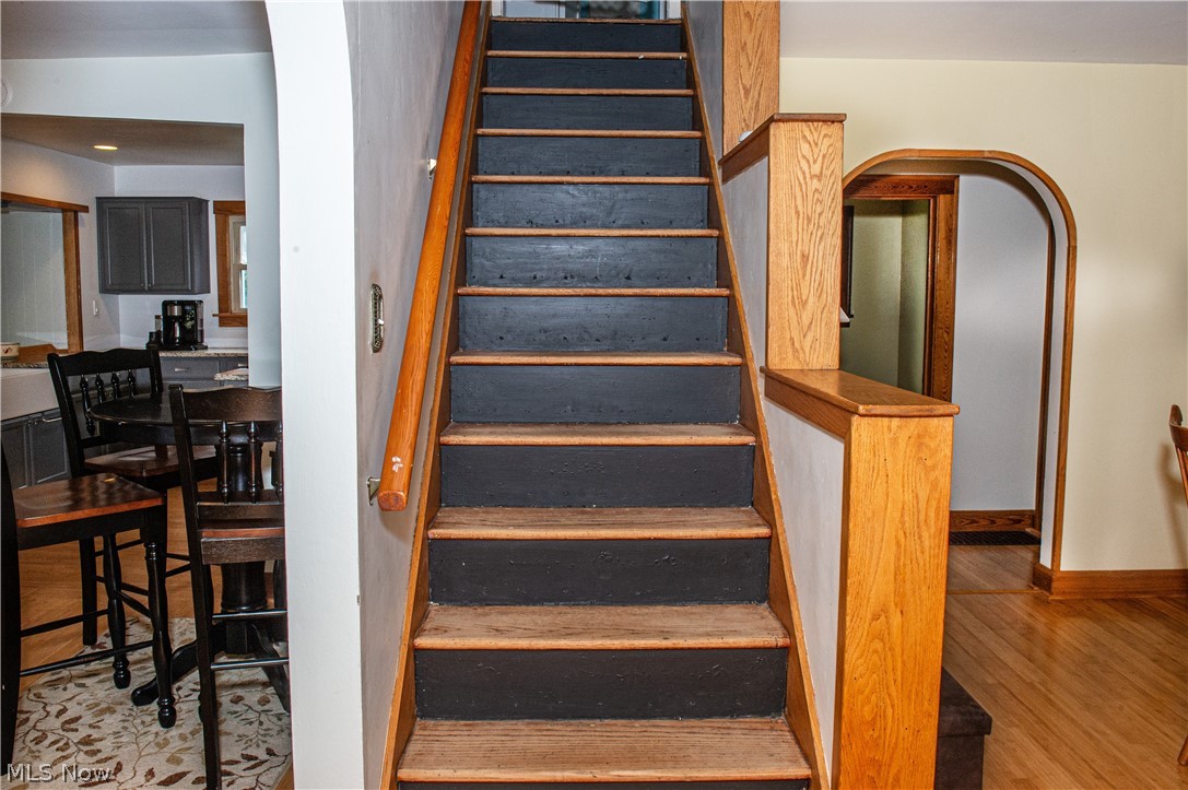 1755 Salt Springs Road Warren, OH 44481 - Photo 9 of 40 Center staircase leading to second floor