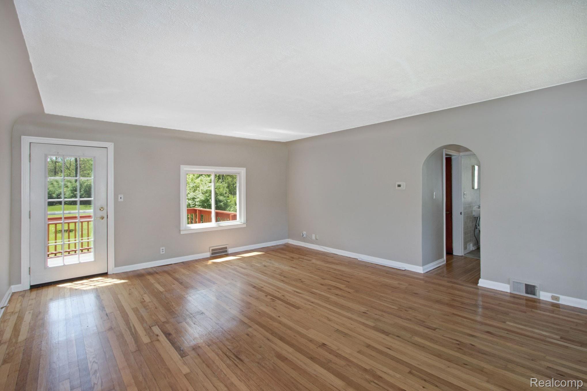 11780 Kaeding Road Romeo, MI 48065 - Photo 5 of 35 052620_14_5.jpg